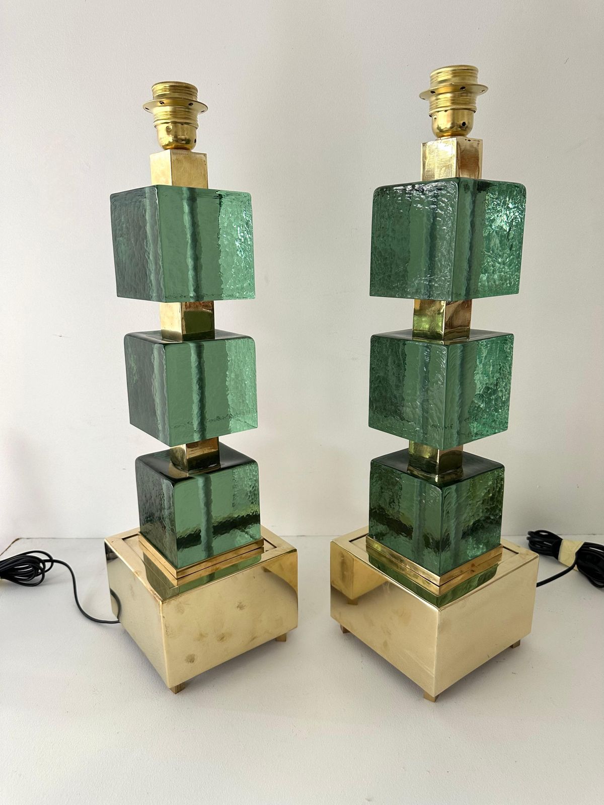 photo vinterior Contemporary Pair Of Brass And Green Murano Glass Cube Lamps, Italy