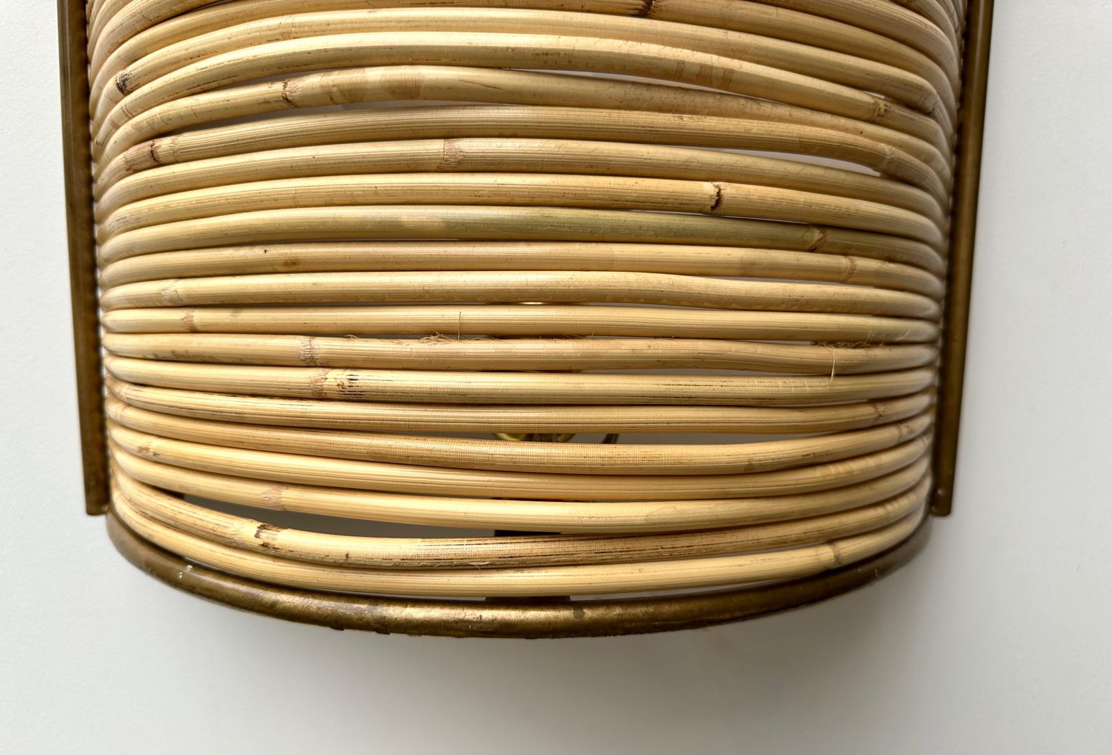 photo vinterior Pair Of Rattan And Gilt Metal Sconces. Italy, 2000s