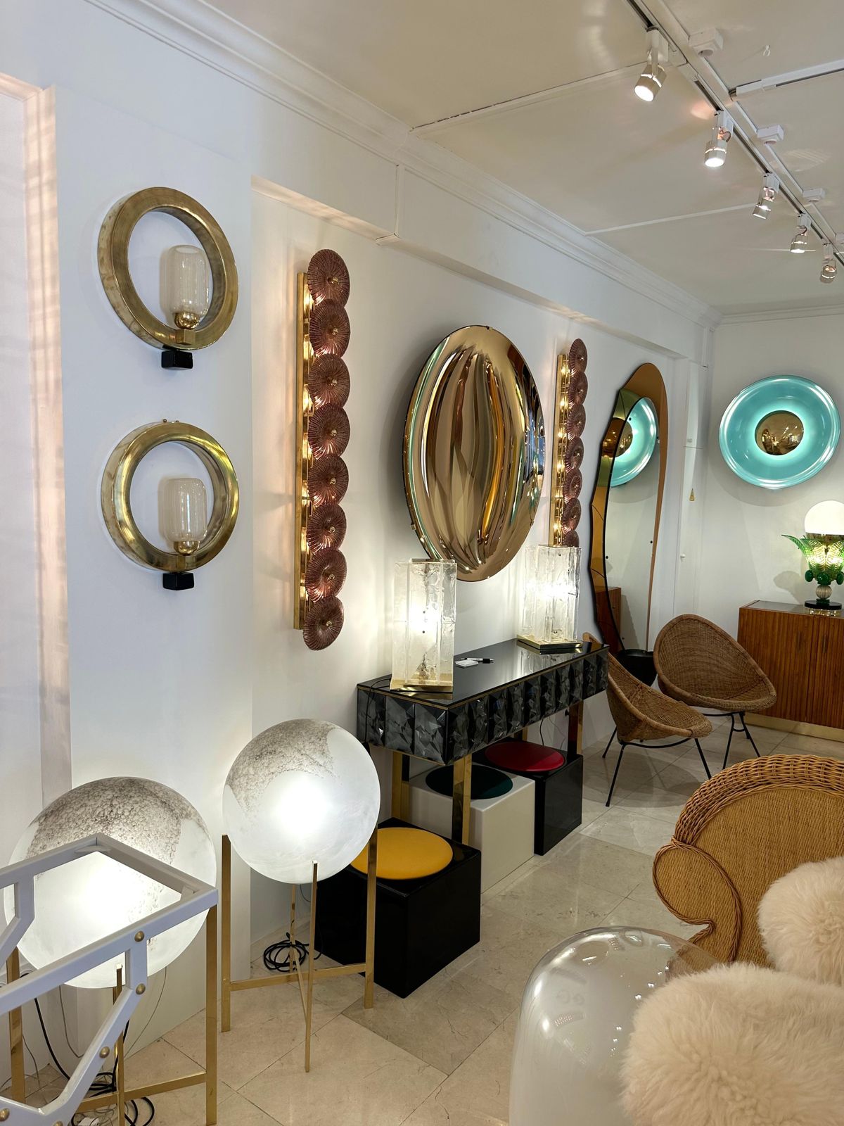 photo vinterior Contemporary Pair Of Circle Brass And Murano Glass Sconces, Italy