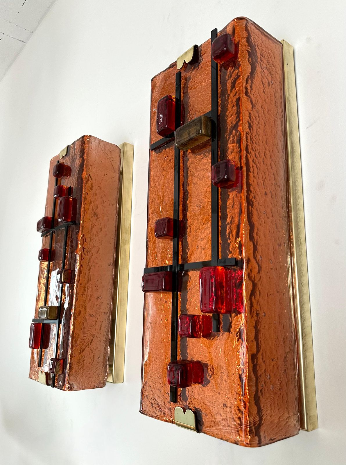3849.0 Contemporary Pair Of Brass And Coral Murano Glass Sconces, Italy photo