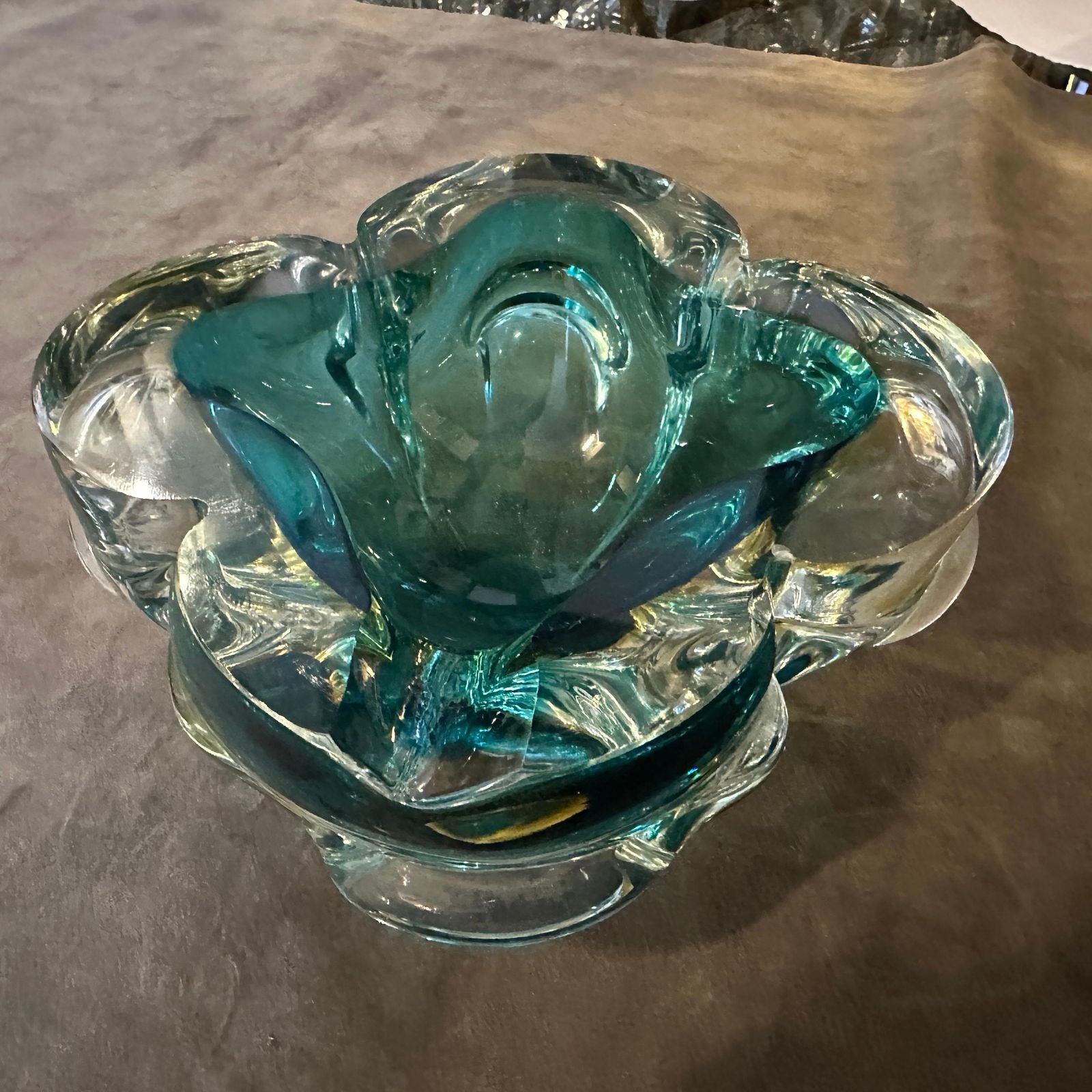 428.0 1960s Seguso Style Modern Heavy Green And Yellow Murano Glass Big Ashtray photo