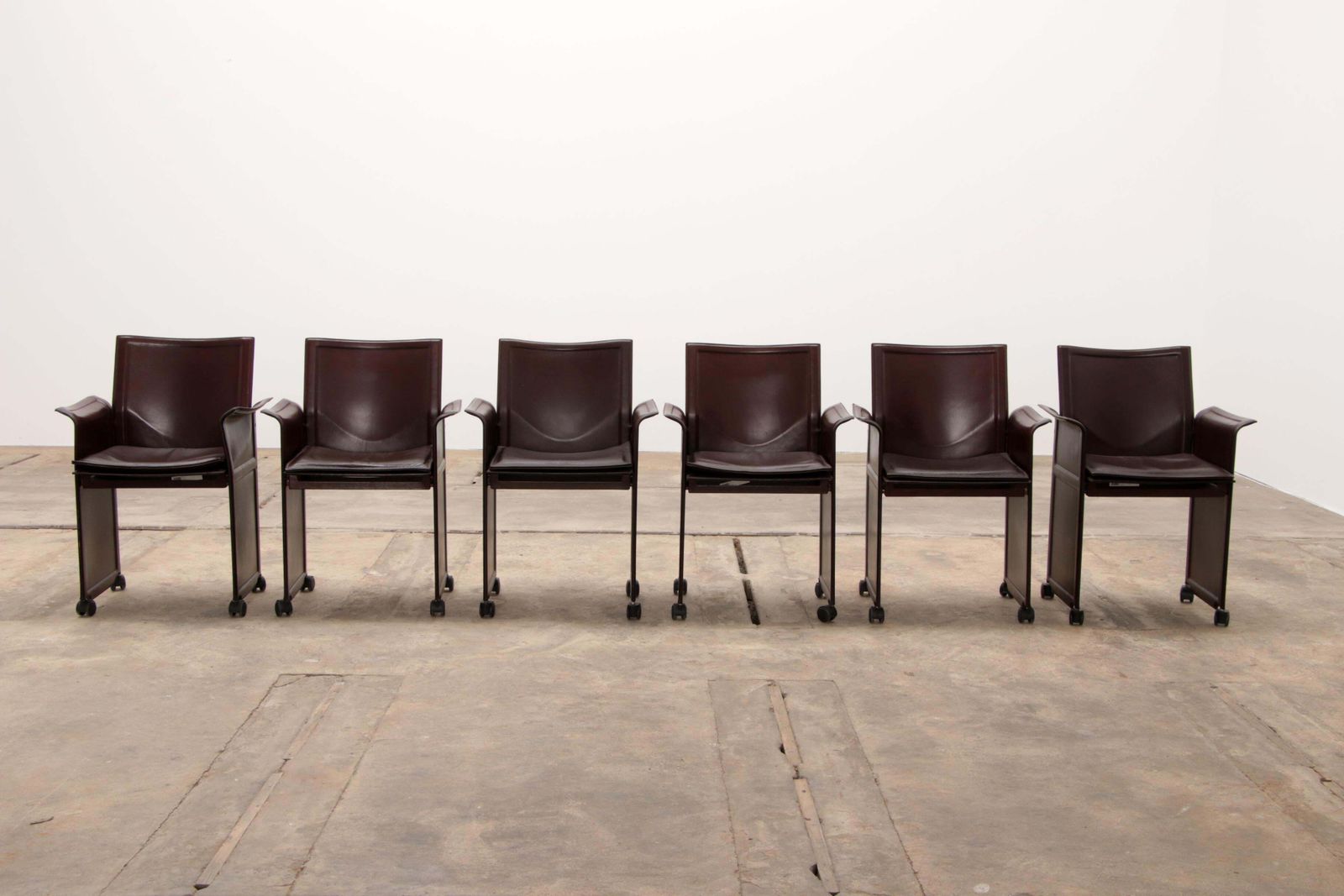 photo vintage Tito Agnoli For Matteo Grassi Leather Dining Table And Six Chairs