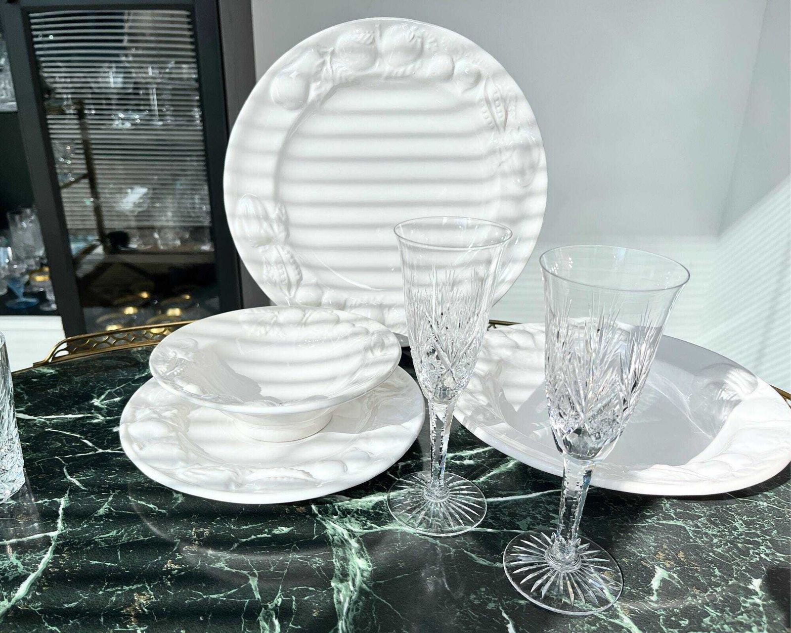 Keramieken Fruitschalen | 32 Delig | Witte Majolicaborden | Italië photo furniture