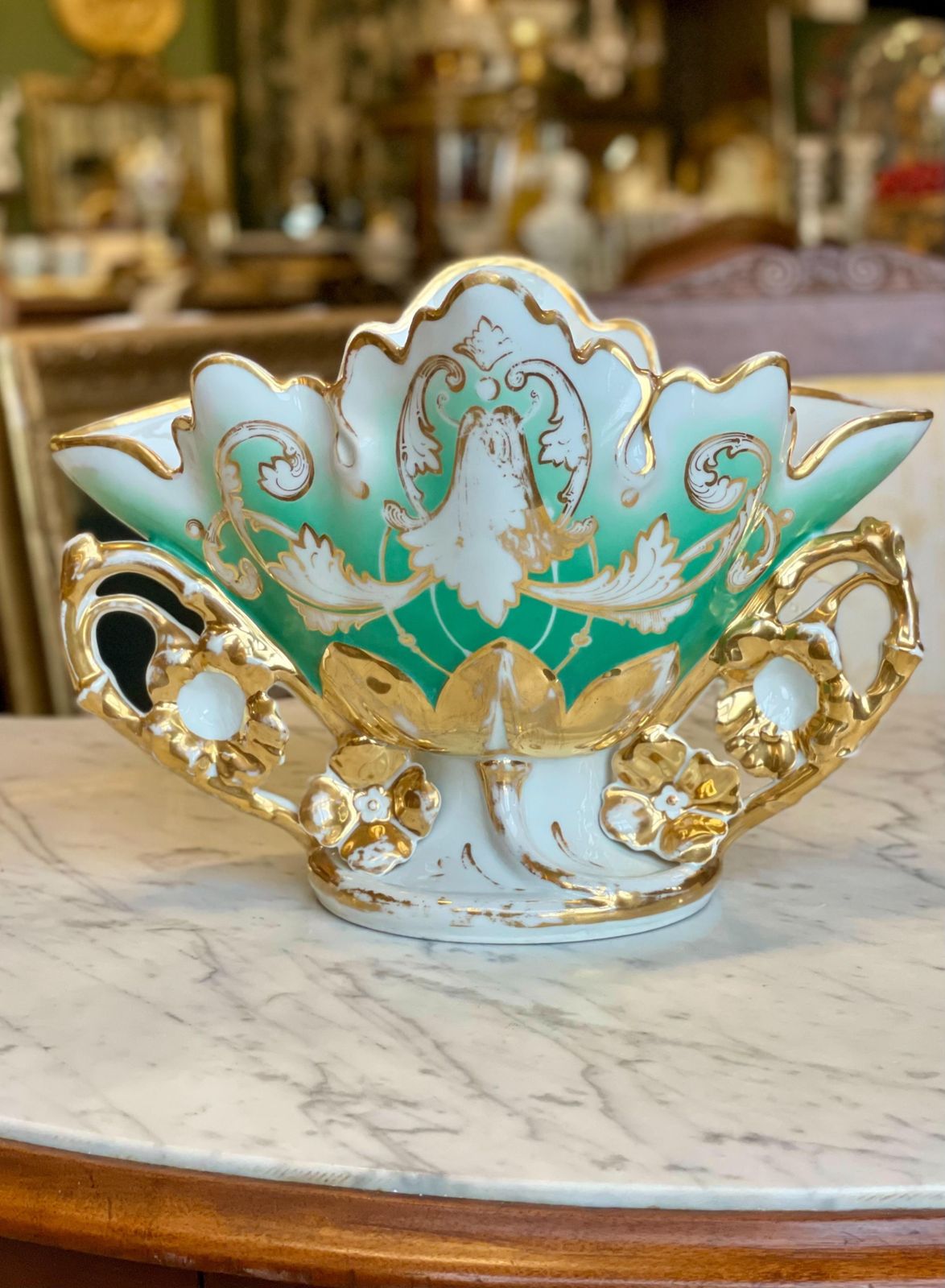 photo vinterior 19th Century Gold And Polychromed Paris Porcelain Vase