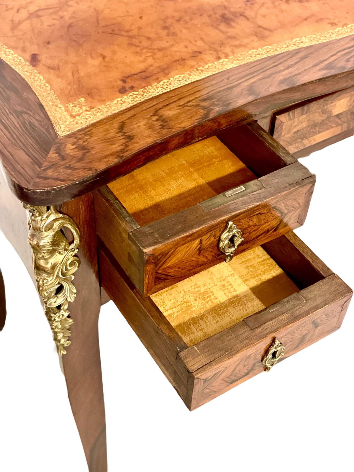 photo vintage 1750s Gilt Bronze Mounted Writing Lady Desk, By Adrien Delorme