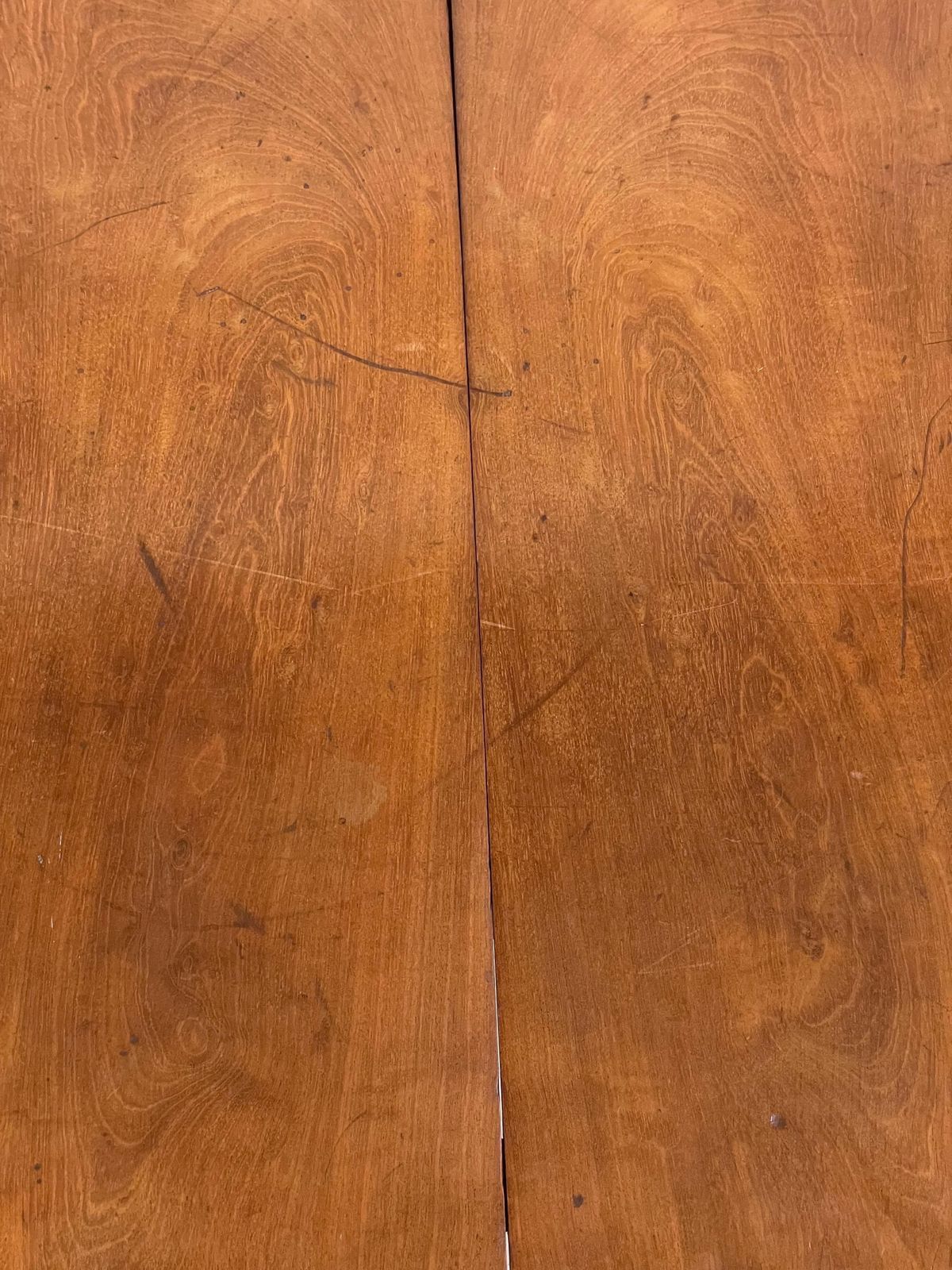 photo vinterior 19th Century Oval Dining Table