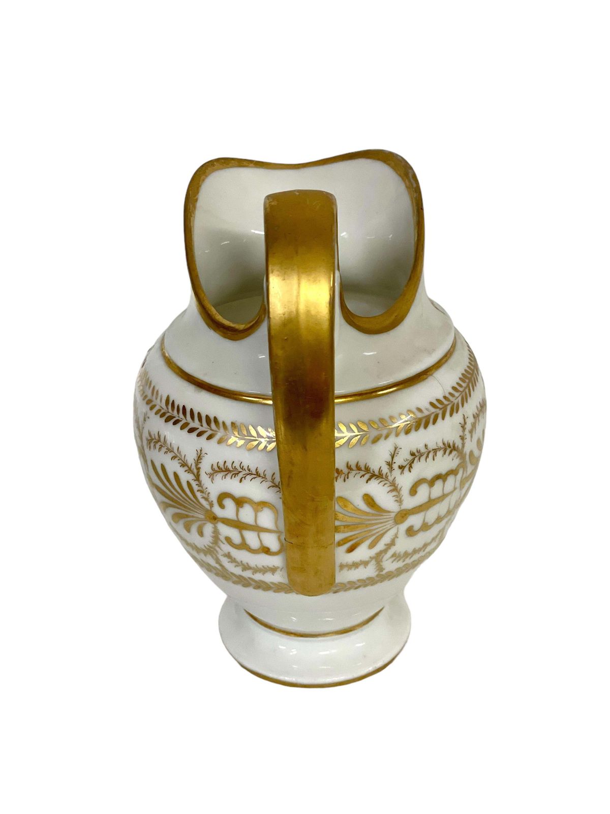 photo furniture 19th Century Set Of Old Paris Porcelain Wash Jug And Basin With Gilt Decoration