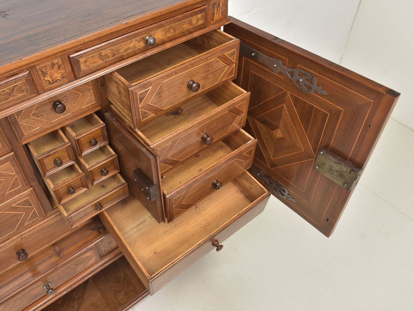 Antique! Cabinet Restored Baroque Circa 1720 Walnut Stollen Cabinet photo vinterior