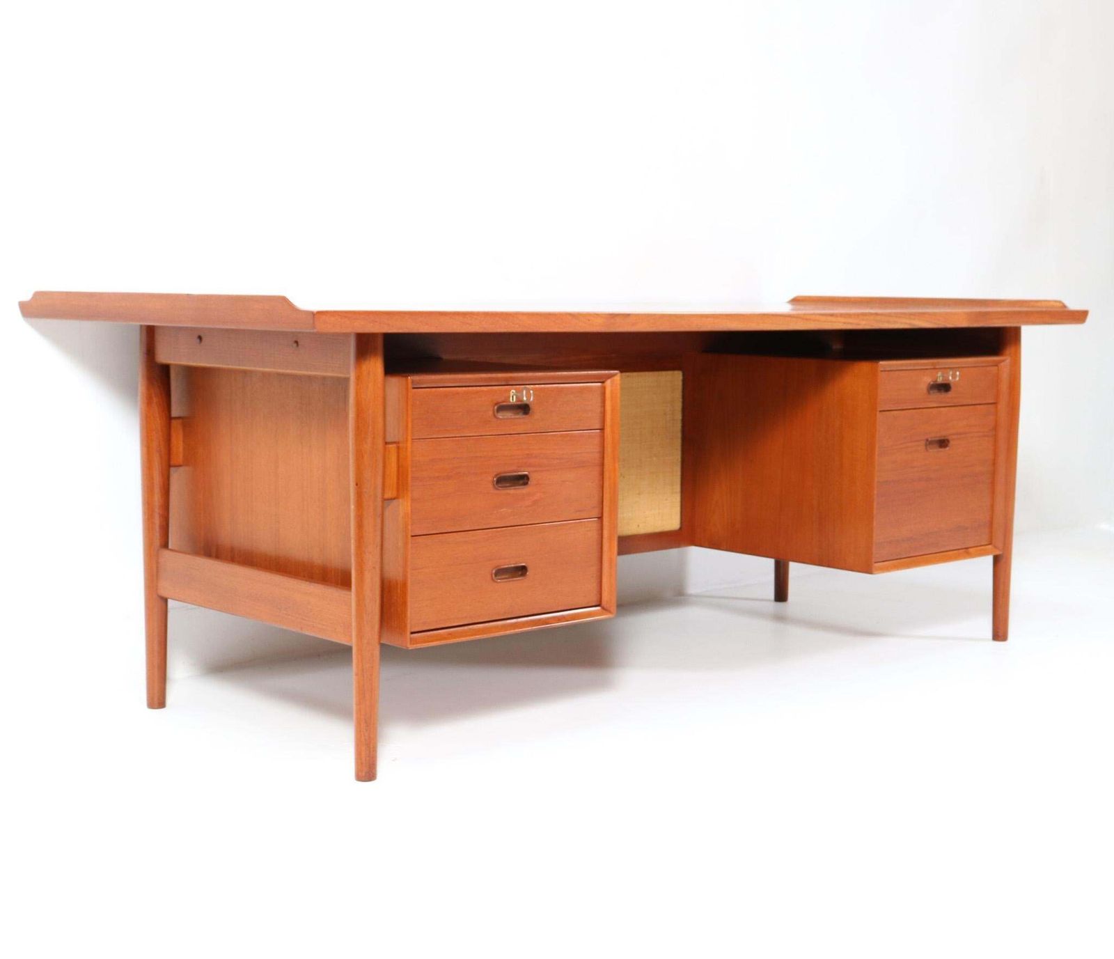 Mid Century Modern Executive Desk 207 By Arne Vodder For Sibast, 1960s photo vinterior