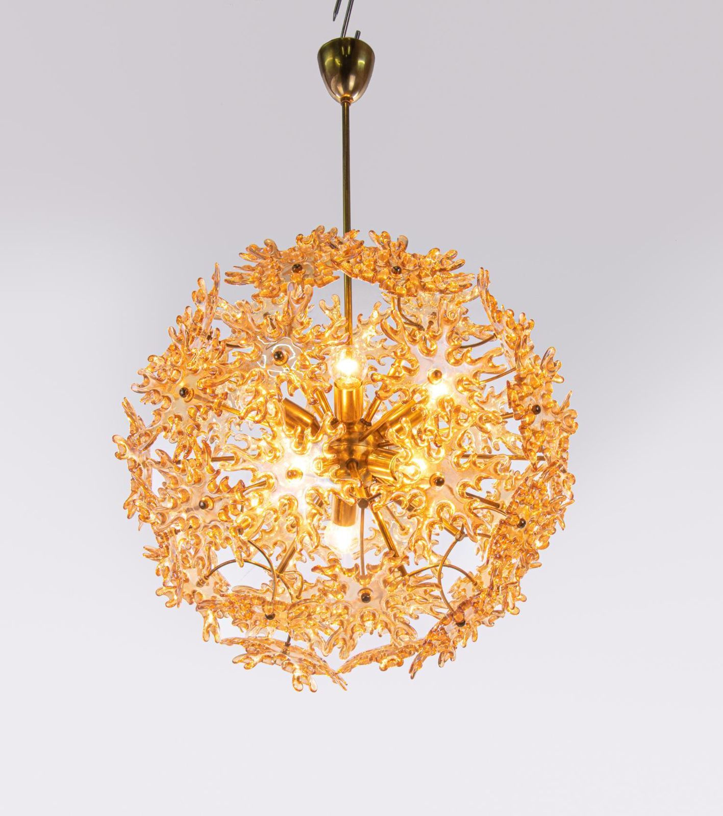 Starburst 22“ Amber Murano Chandelier Iridescent Glass & Brass, Sische 1960s photo furniture