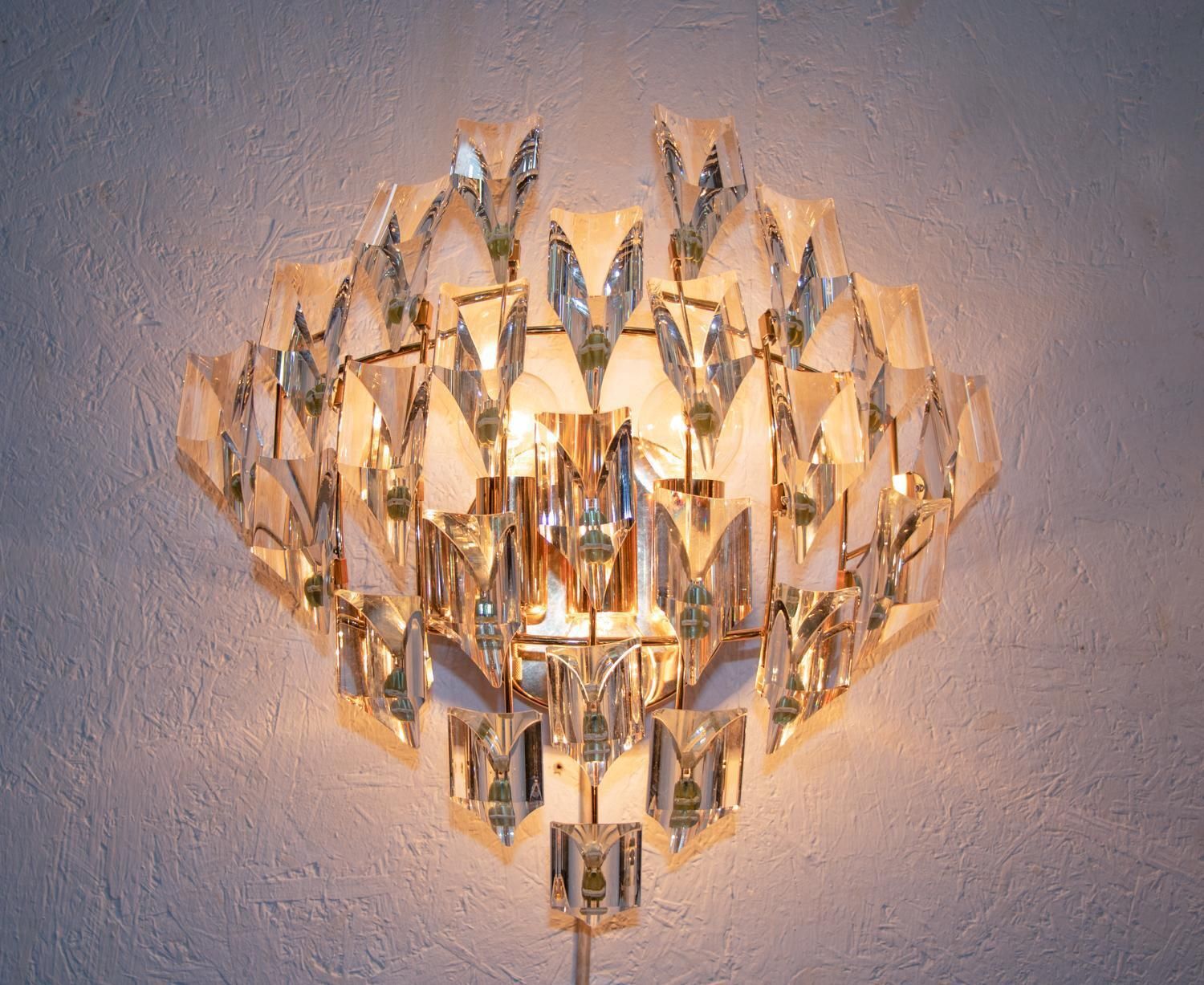 Pair Of Crystal & Gold Plated Wall Lights By Oscar Torlasco For Stilkronen 1970s photo Lighting