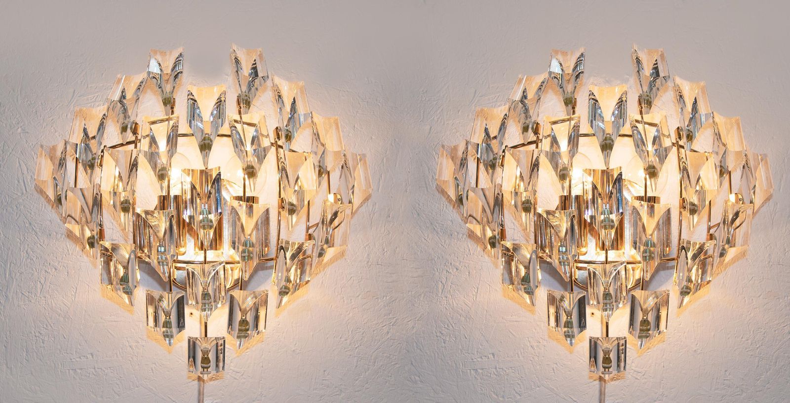 Pair Of Crystal & Gold Plated Wall Lights By Oscar Torlasco For Stilkronen 1970s photo vinterior