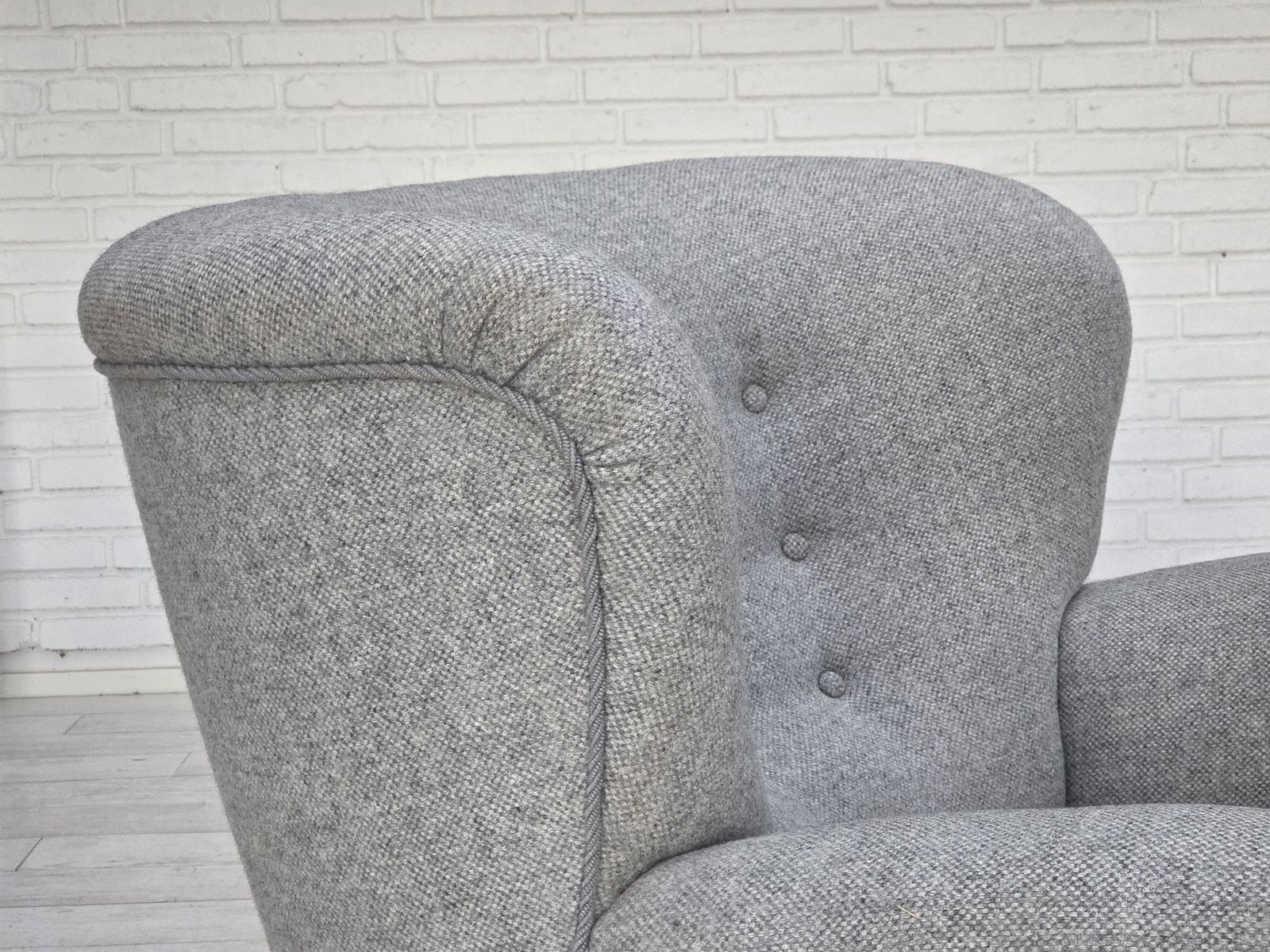 photo vinterior 1950s, Danish Relax Chair By Fritz Hansen, Model 1518, Grey Furniture Wool Fabric.