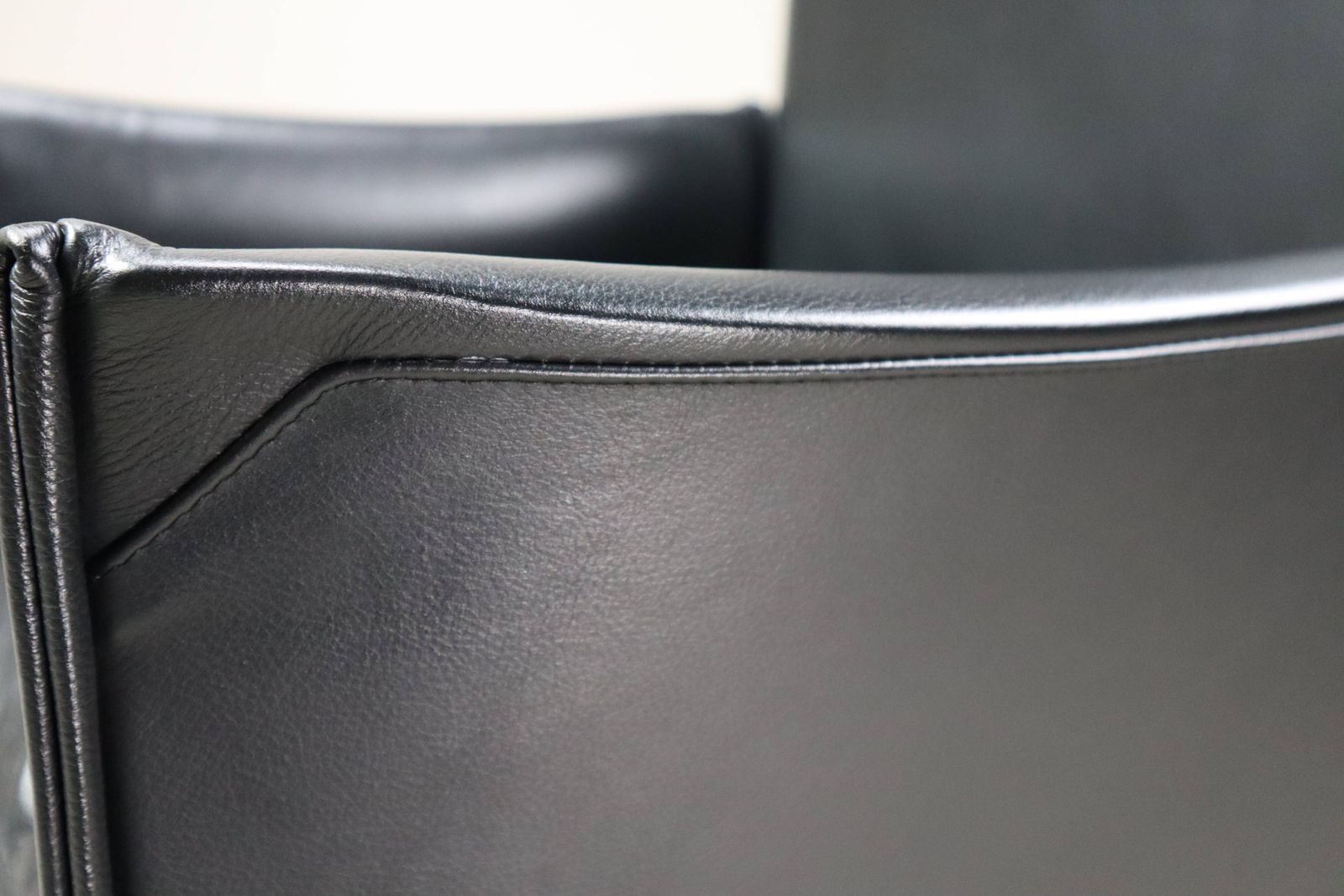 photo buy Set Of Six Break 401 Armchairs By Mario Bellini For Cassina