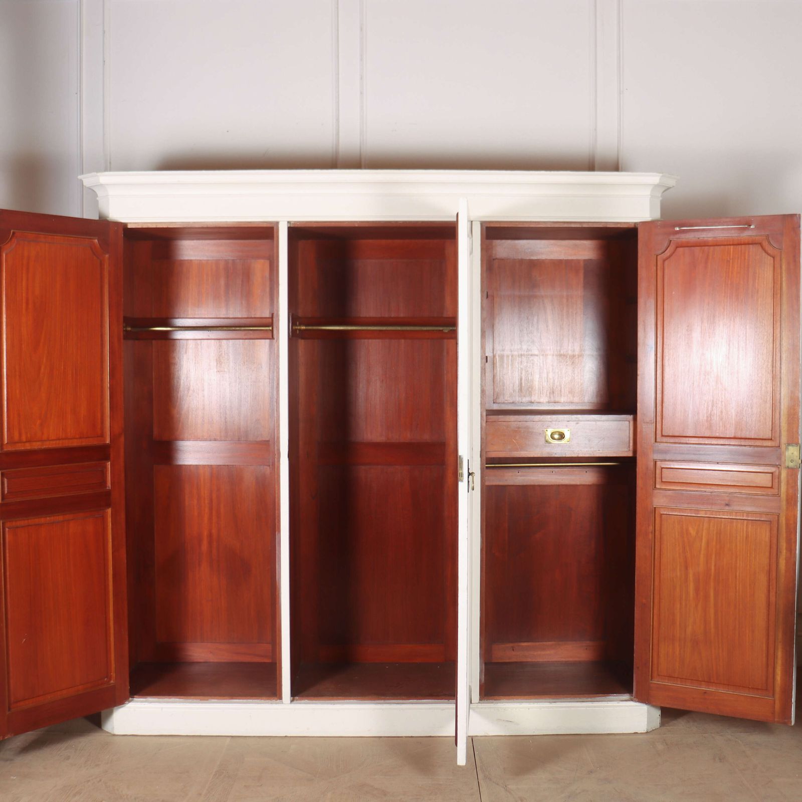Large 19th Century Country House Wardrobe photo vinterior