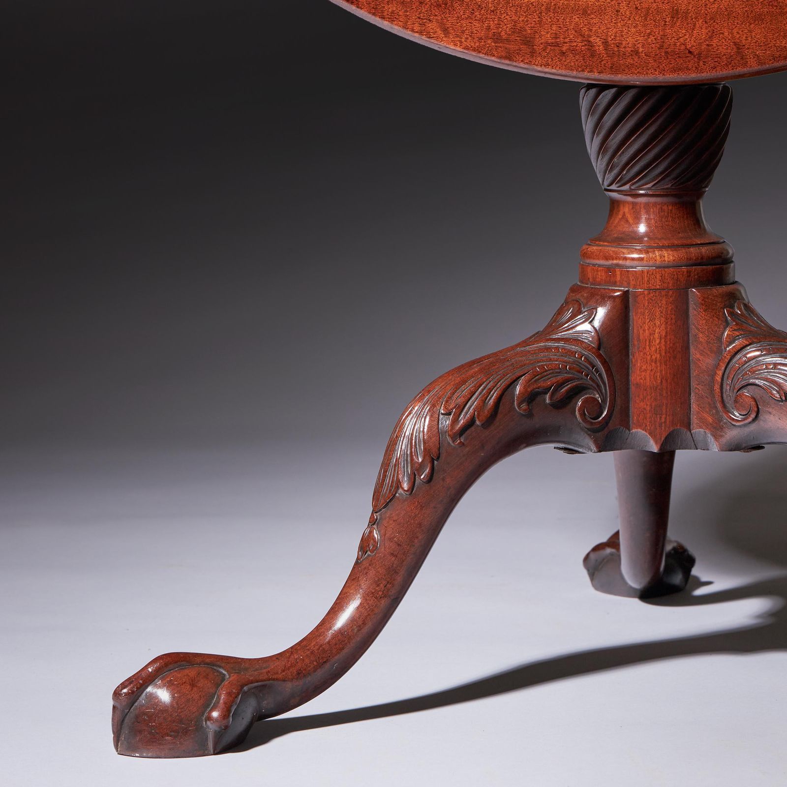 photo furniture A Fine 18th Century George II Mahogany Tripod Table, Circa 1760