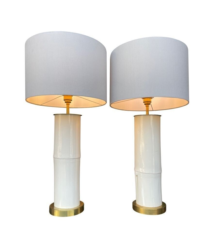 photo vintage A Pair Of Ivory Lacquered Real Bamboo And Brass Lamps With Bespoke Linen Shades