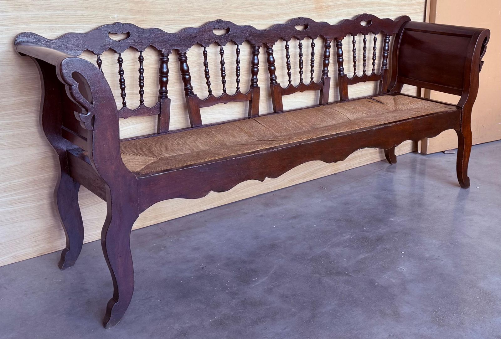 Grand banc catalan en noyer, assise cannée, XXe siècle photo 4866.0