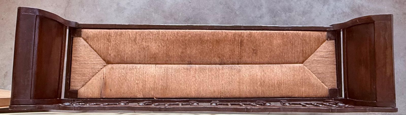 photo furniture Grand banc catalan en noyer, assise cannée, XXe siècle