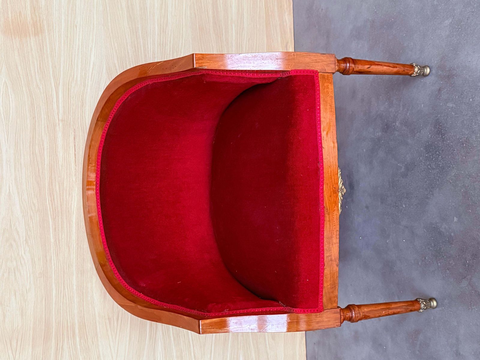 photo for sale Fauteuils club français en velours rouge