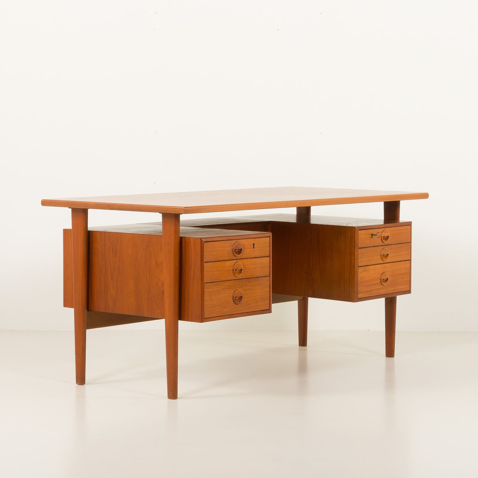 Danish Teak Executive Desk Attr. To Kai Kristiansen, 1960s photo vinterior