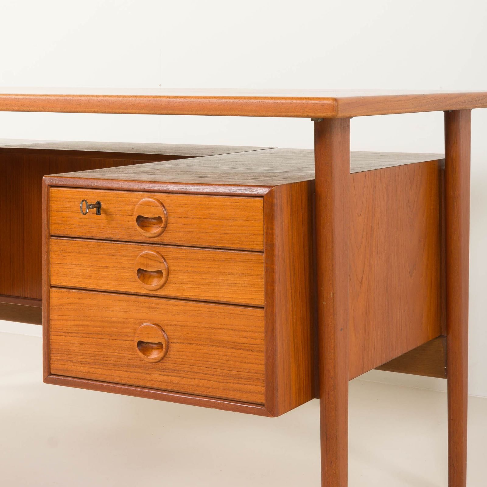 photo vintage Danish Teak Executive Desk Attr. To Kai Kristiansen, 1960s