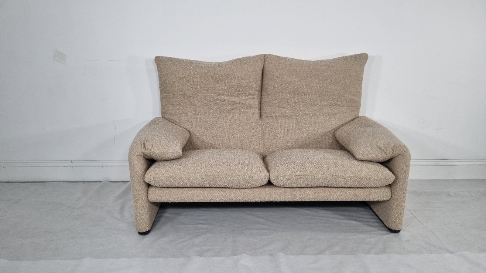 photo for sale Cassina Maralunga 2 Seater In Honey Boucle In Excellent Condition