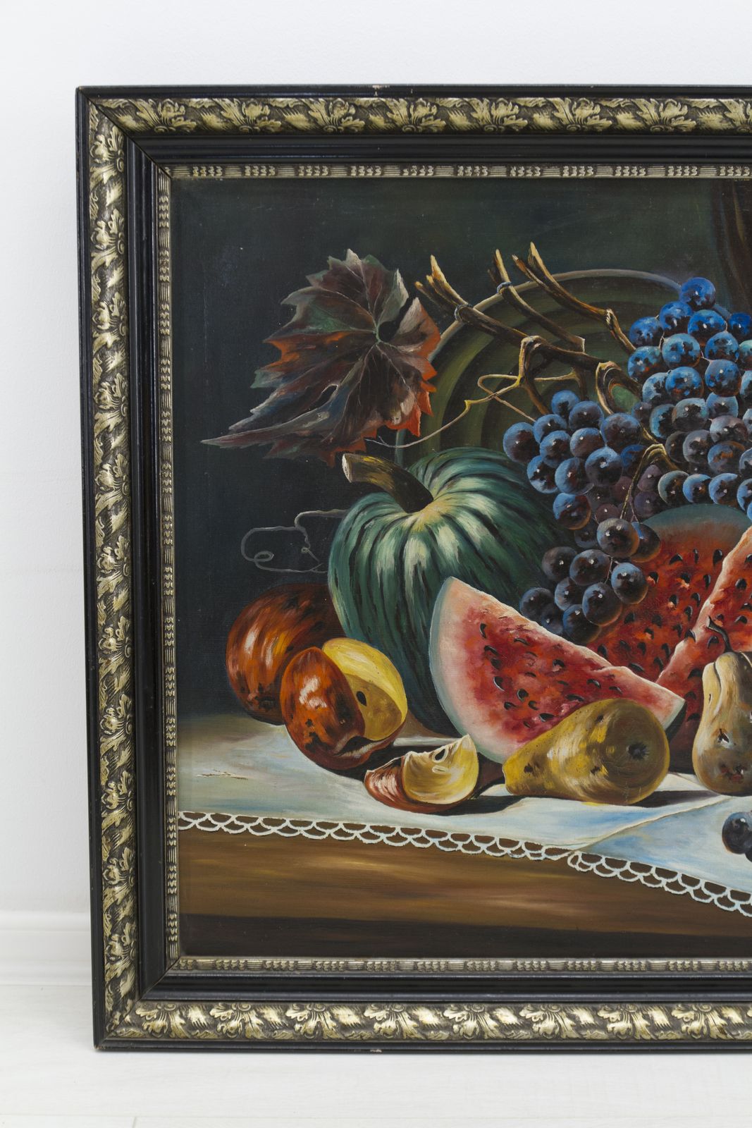 photo vinterior Vintage Oil Painting, Moody Still Life With Fruits