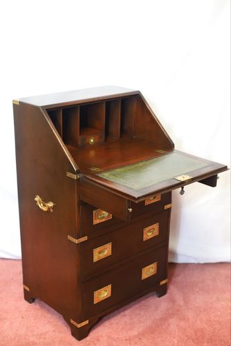 Reprodux Bevan Funnell Lovely Campaign Style Bureau photo vintage