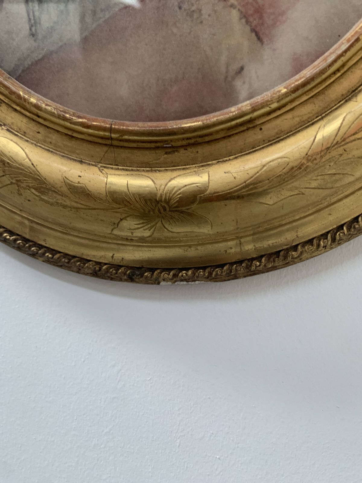 Oval Frame With Pediment In Wood And Gilded Plaster, 19th Century photo Art
