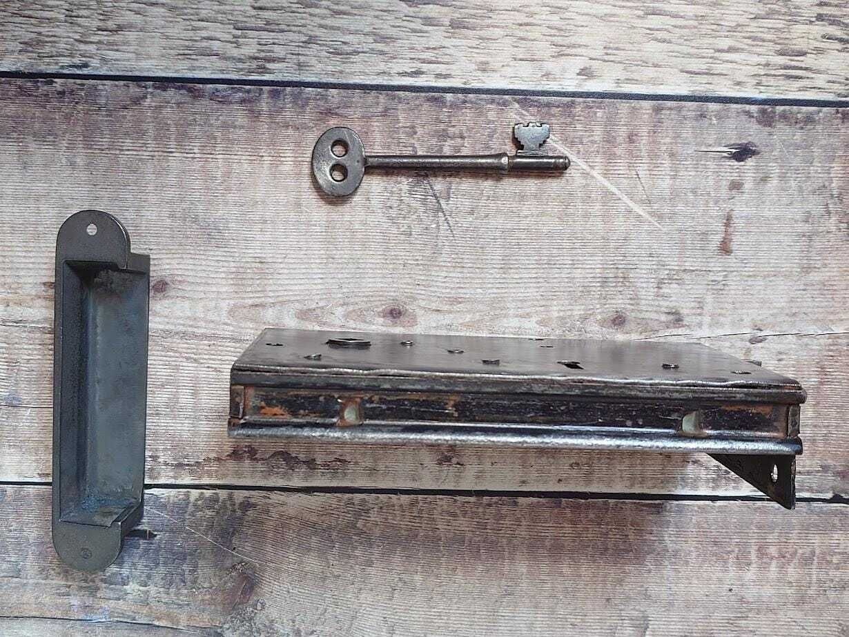 Heavy Antique Lock With Iron Keep And Key, Old Rim Lock, Salvaged Steel Lock photo vinterior