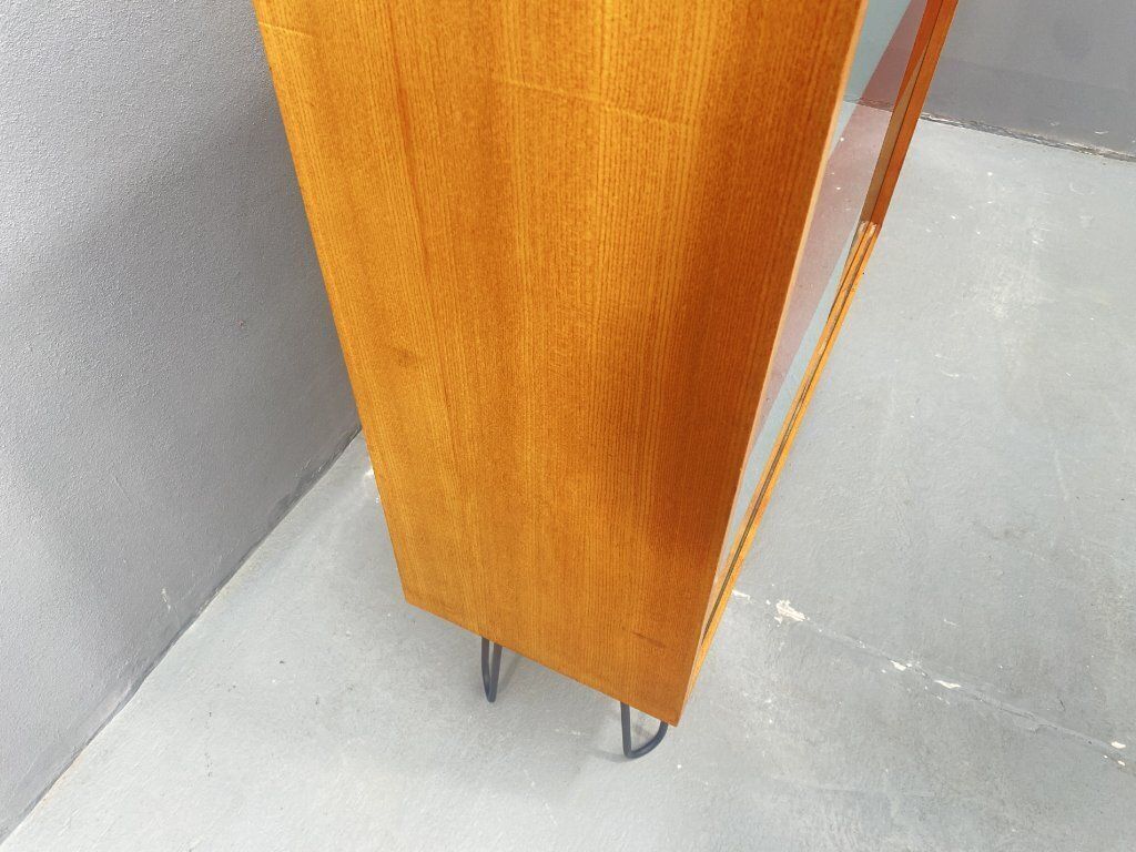 photo vinterior Dřevotvar Hradec Králové Cabinet With Metal Legs And Colored Glass