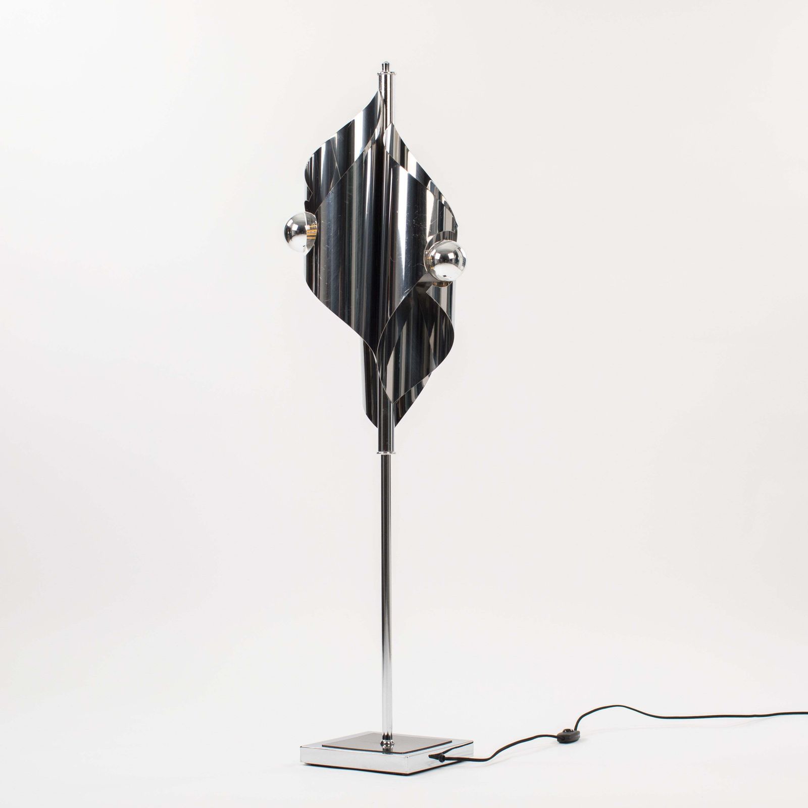 French Mid Century Minimalist Table Lamp In Clear, Polished, Chromed Lines 1970s photo Lighting