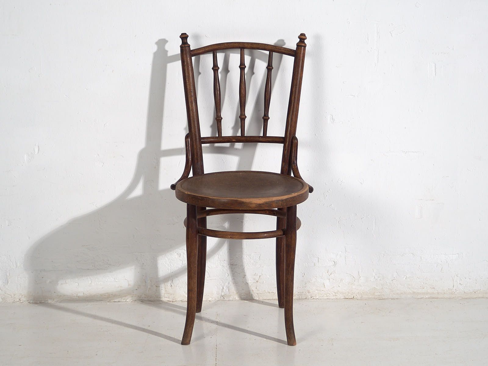 photo vintage Antique Thonet Bentwood Chairs (C.1920). Set Of 4 Pieces #14
