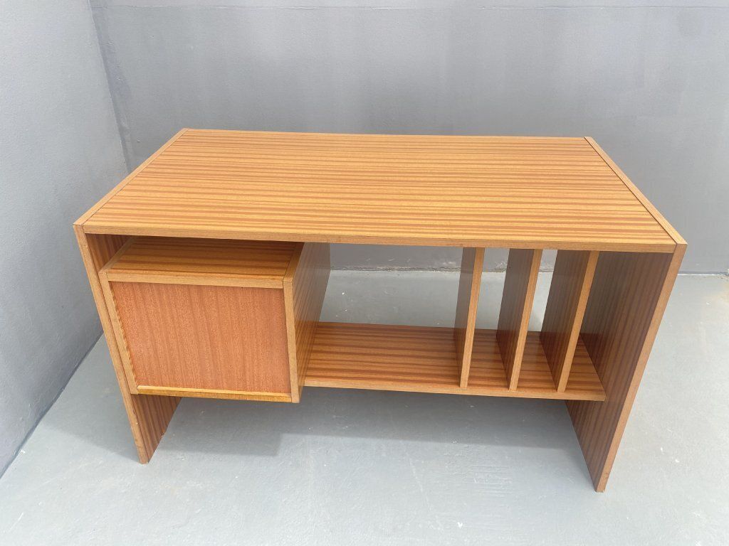 photo vinterior Czechoslovak Vintage Desk From The 1980s