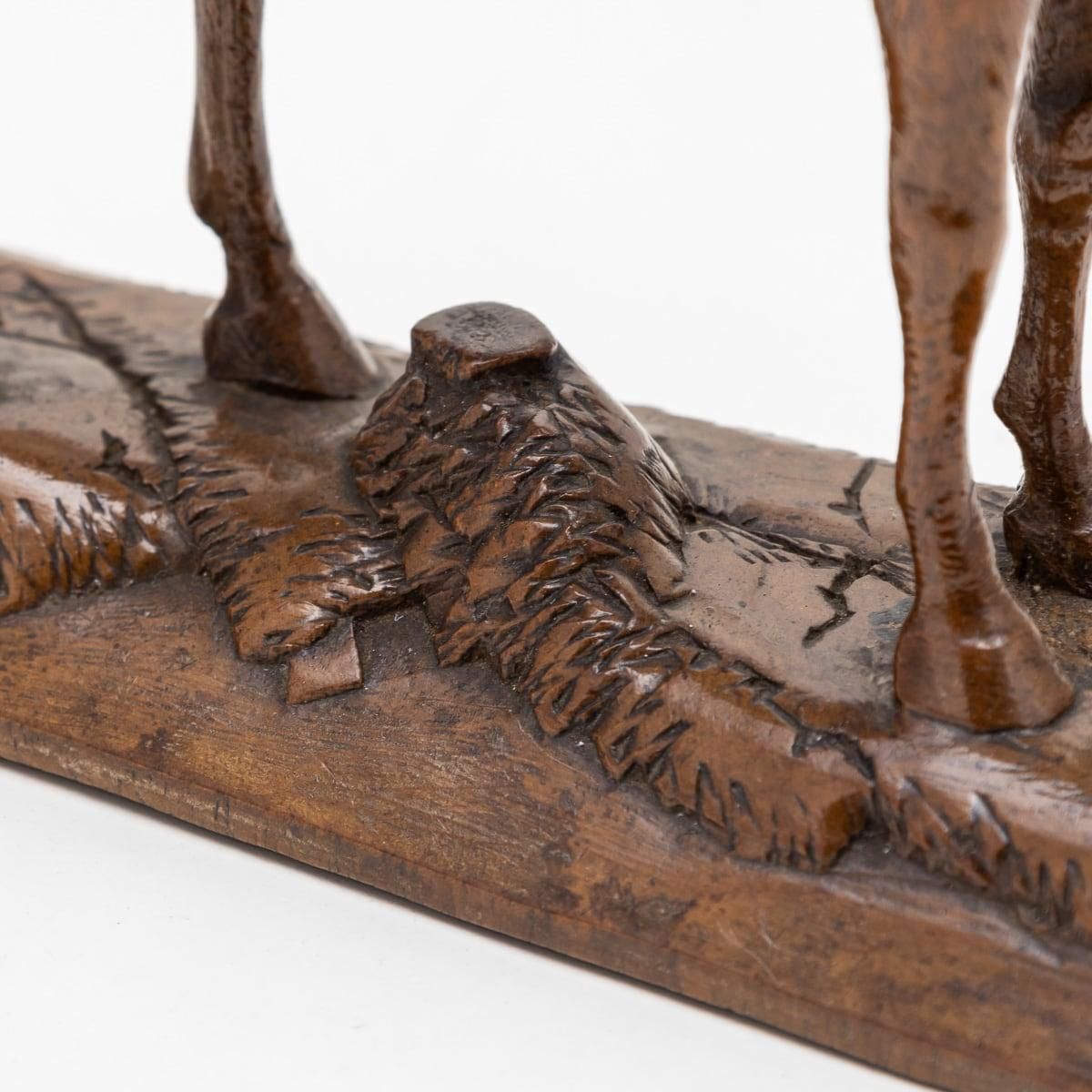 photo furniture Antique 20th Century Victorian English Carved Walnut Horse C.1900