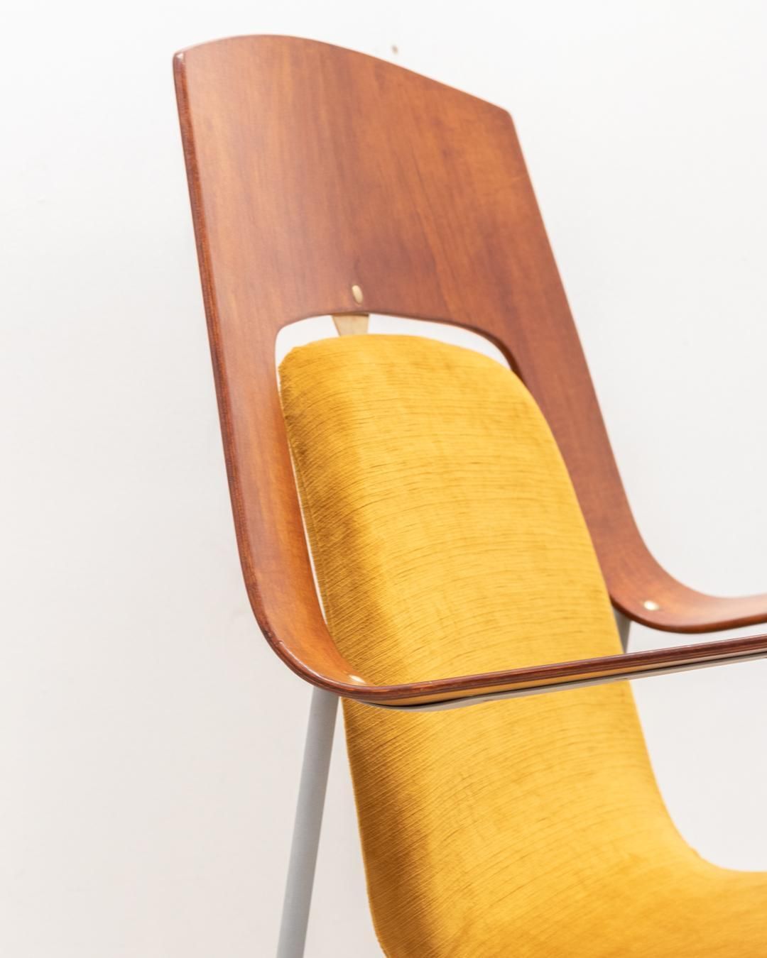 photo for sale Plywood Armchair Attributed Robin Day, 1960s
