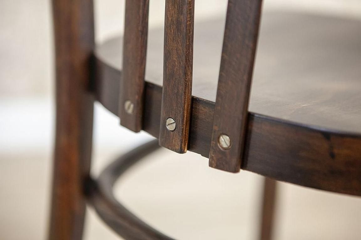 photo vinterior Two 20th Century Brown Beech Chairs In The Thonet Style