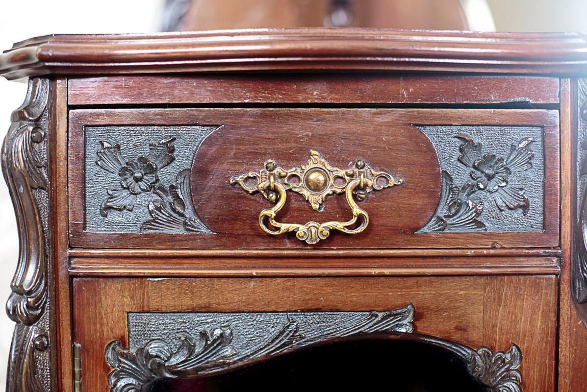 photo vinterior English Mahogany Wood & Veneer Cabinet Circa 1890