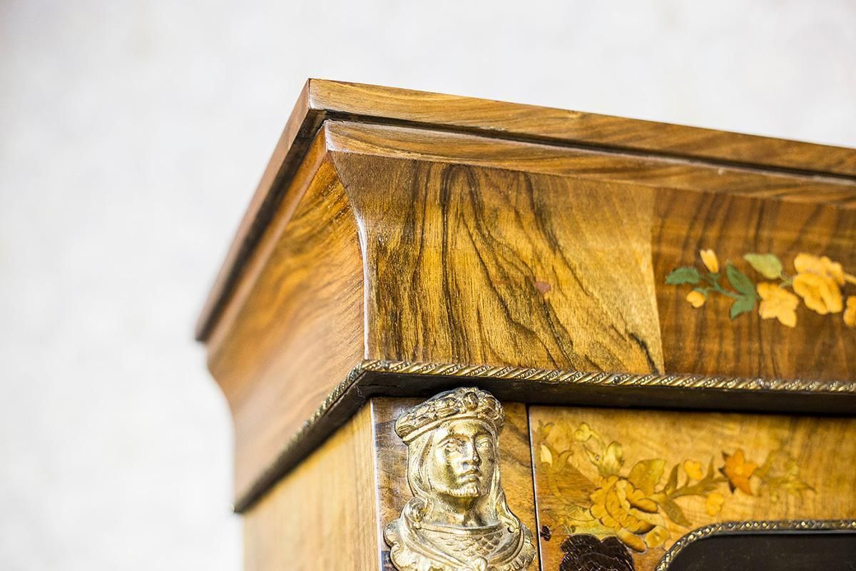 Victorian Cabinet From The 19th Century Veneered With Walnut photo vinterior