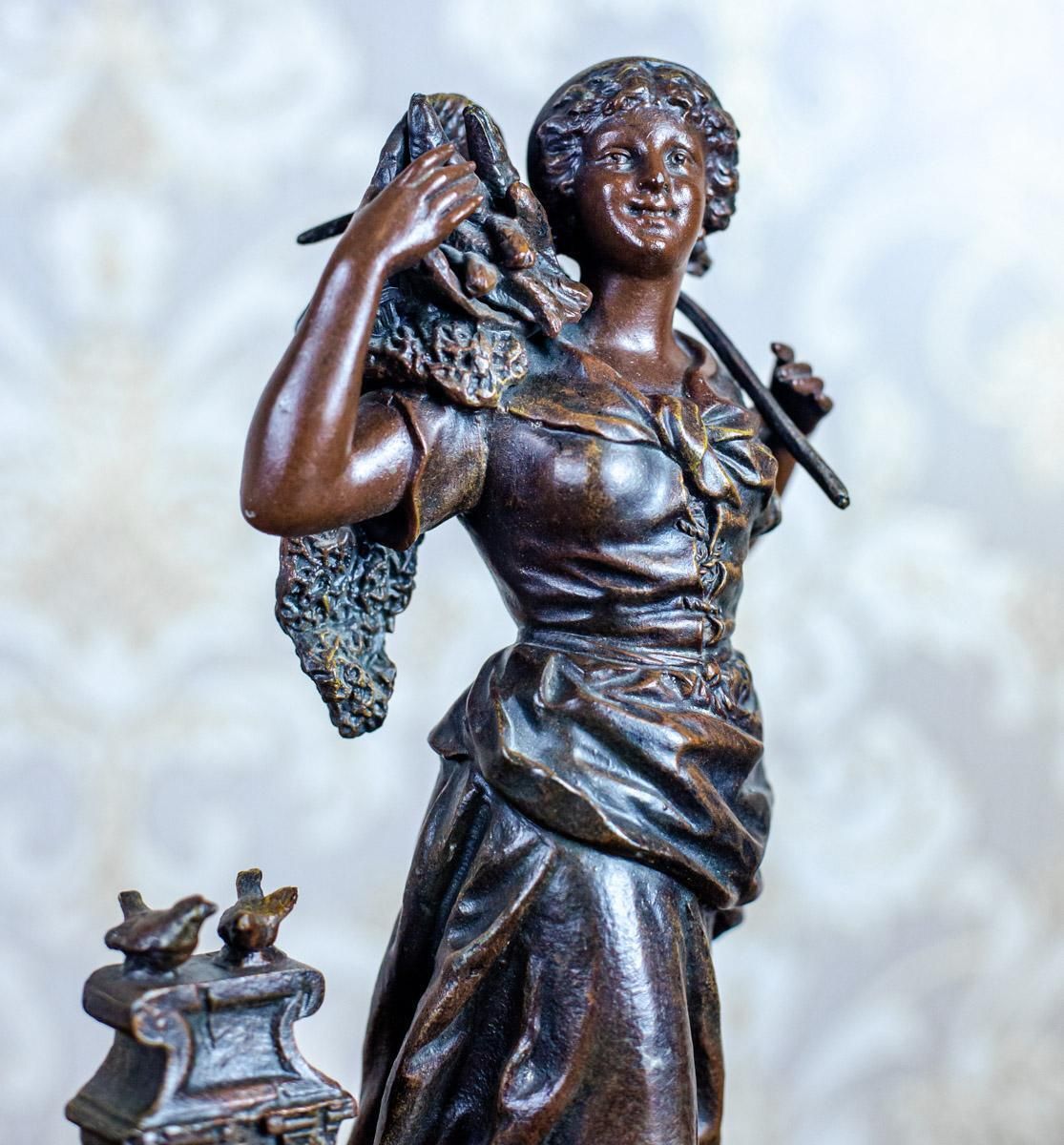 Figurine Of A Woman With A Basket Of Fish, E. Rancoulet photo 438.0