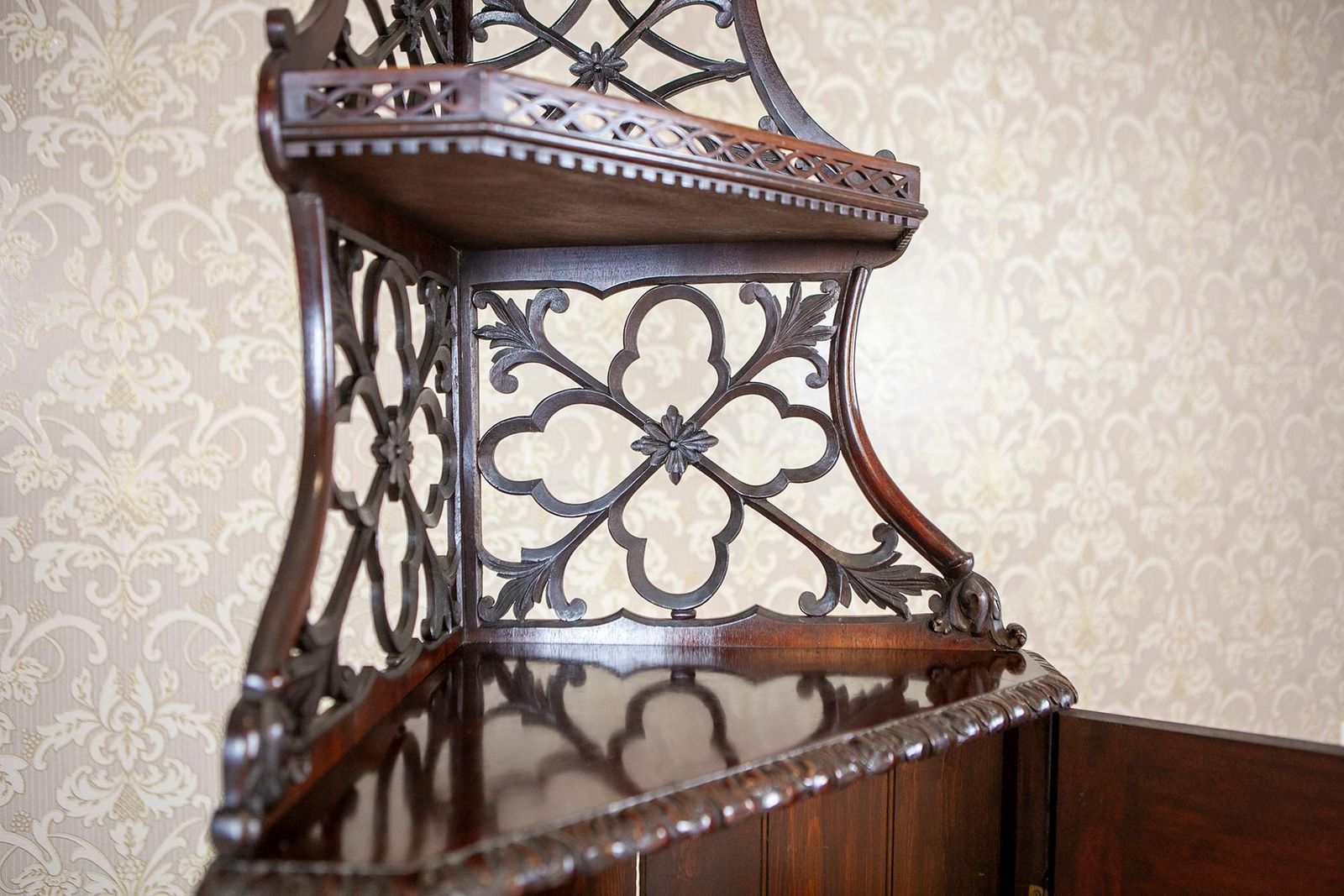 Mahogany Corner Cabinet/étagère From The Early 20th Century With Openwork Sides photo 1950.0