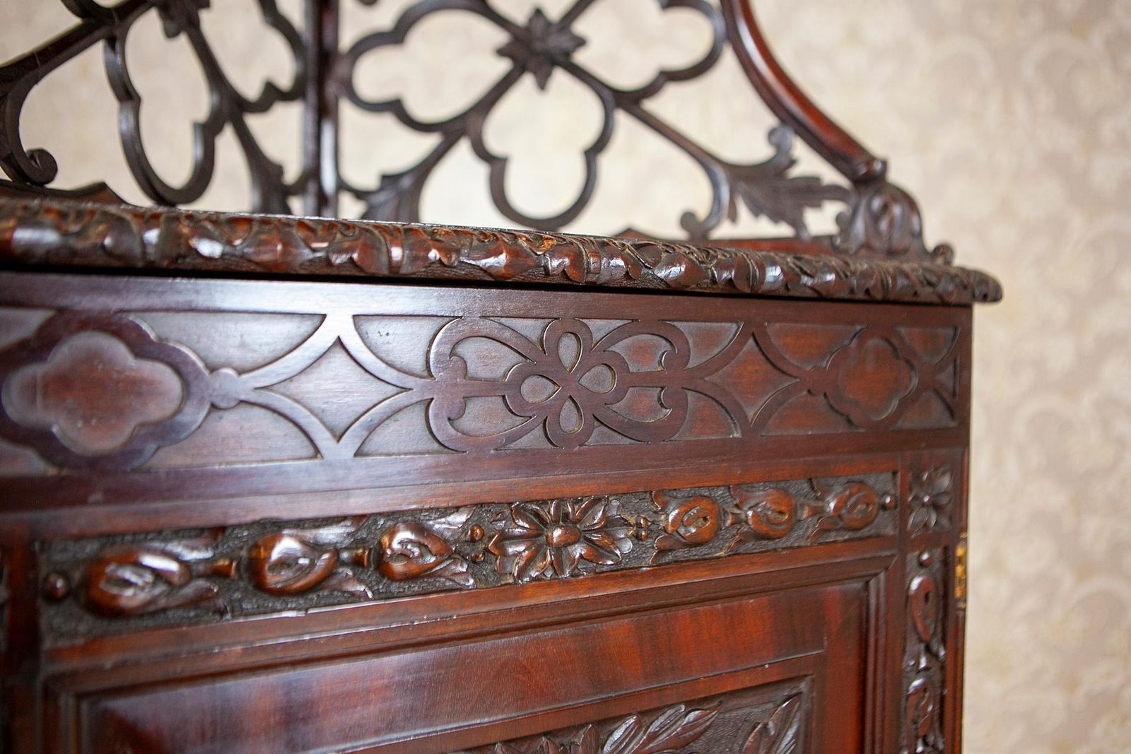 Mahogany Corner Cabinet/étagère From The Early 20th Century With Openwork Sides photo buy