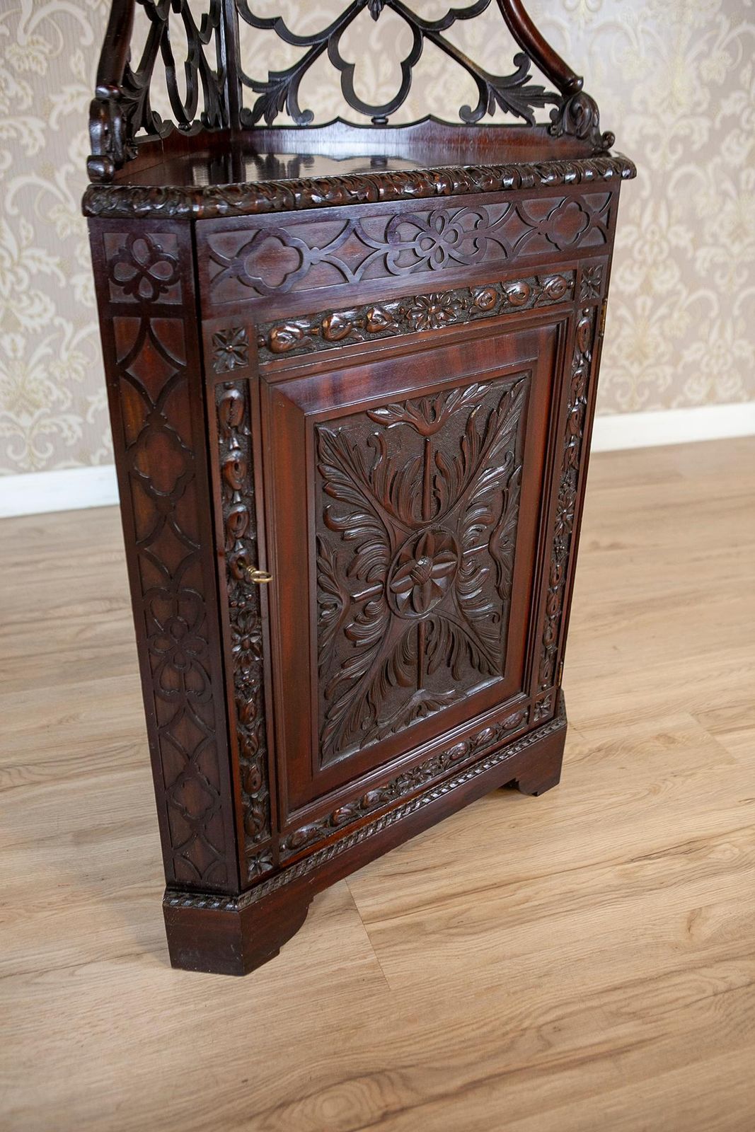 Mahogany Corner Cabinet/étagère From The Early 20th Century With Openwork Sides photo vintage