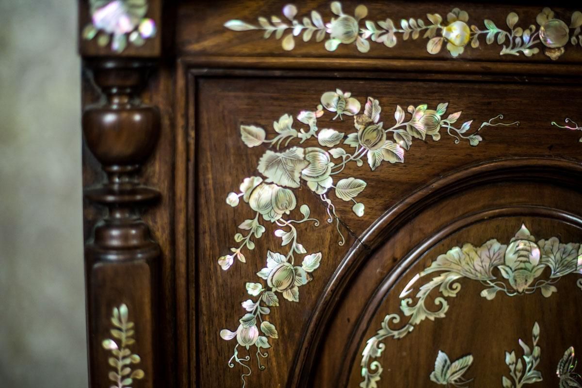 photo vinterior Oriental Cabinet With Mother Of  Pearl, Turn Of The 19th And 20th Centuries