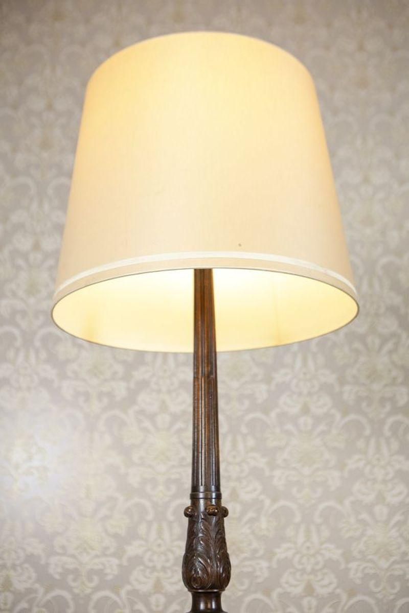 Early 20th Century Floor Lamp On Brown Wooden Base In Chippendale Style photo Lighting