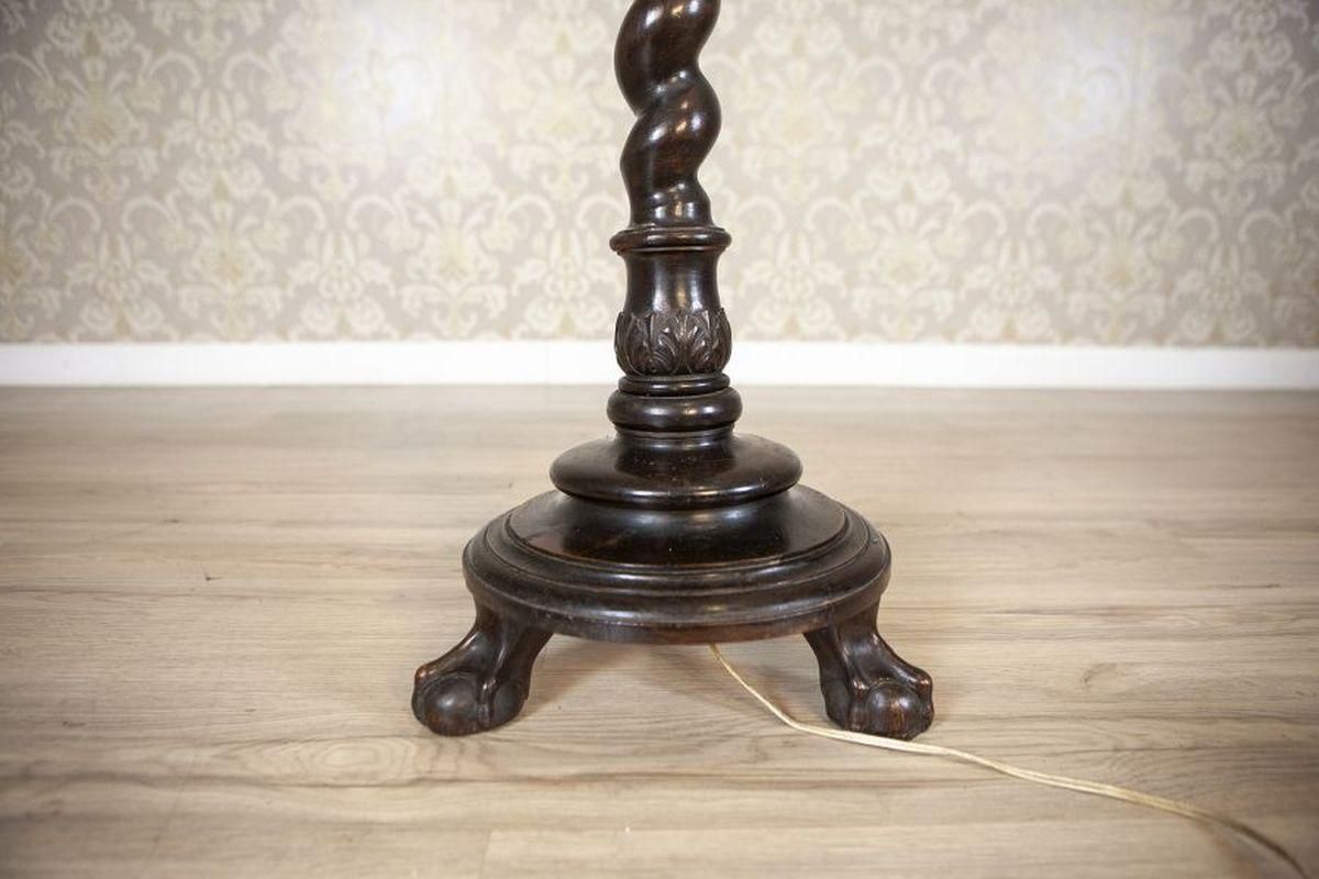Early 20th Century Floor Lamp On Brown Wooden Base In Chippendale Style photo vinterior