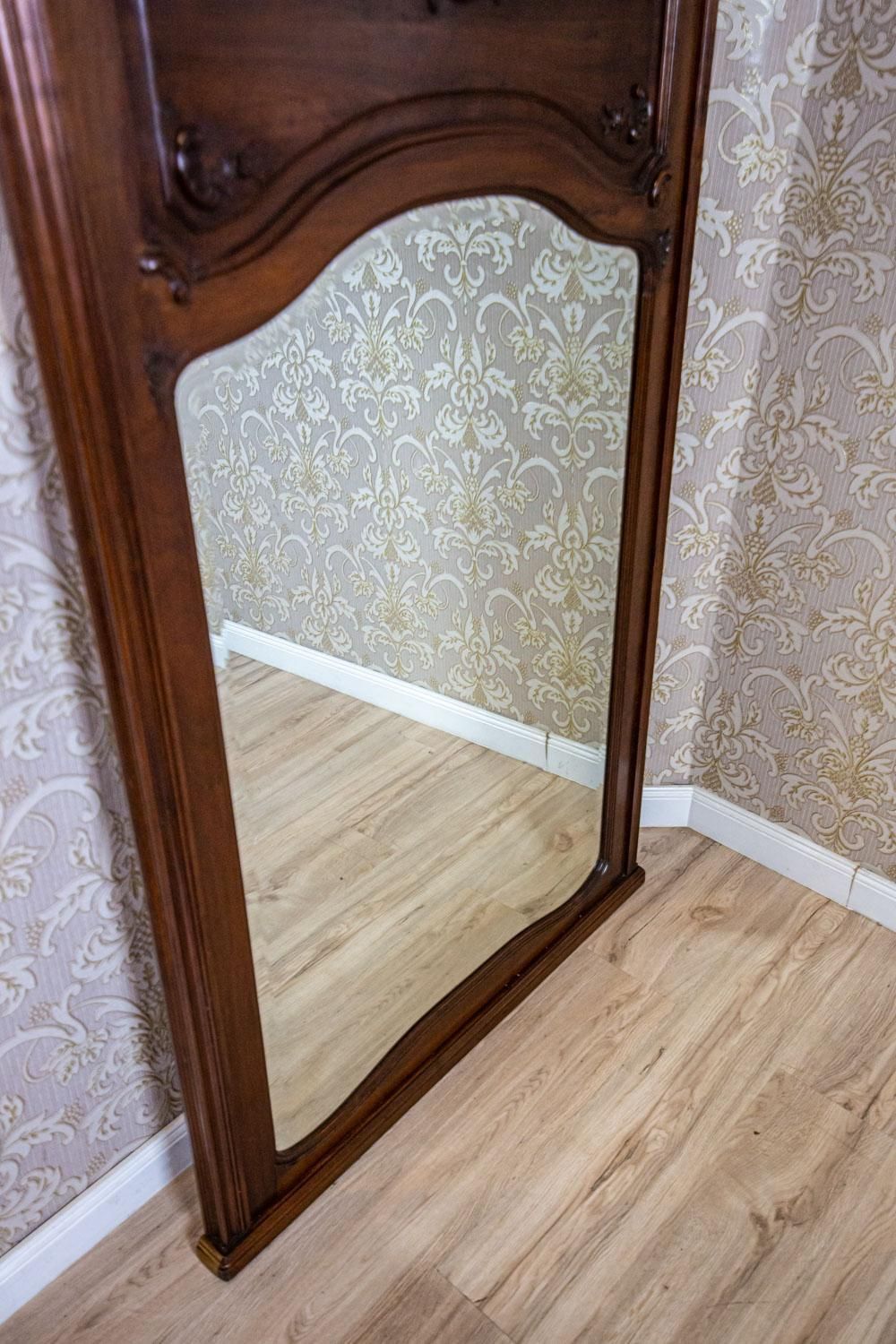 photo vinterior Floor Mirror From The Early 20th Century In The Louis XV Style