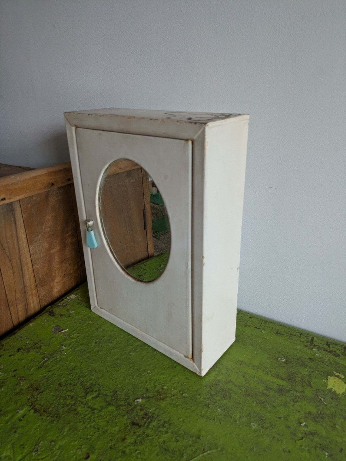 Metal Medical Wall Cabinet With Mirror White photo vinterior