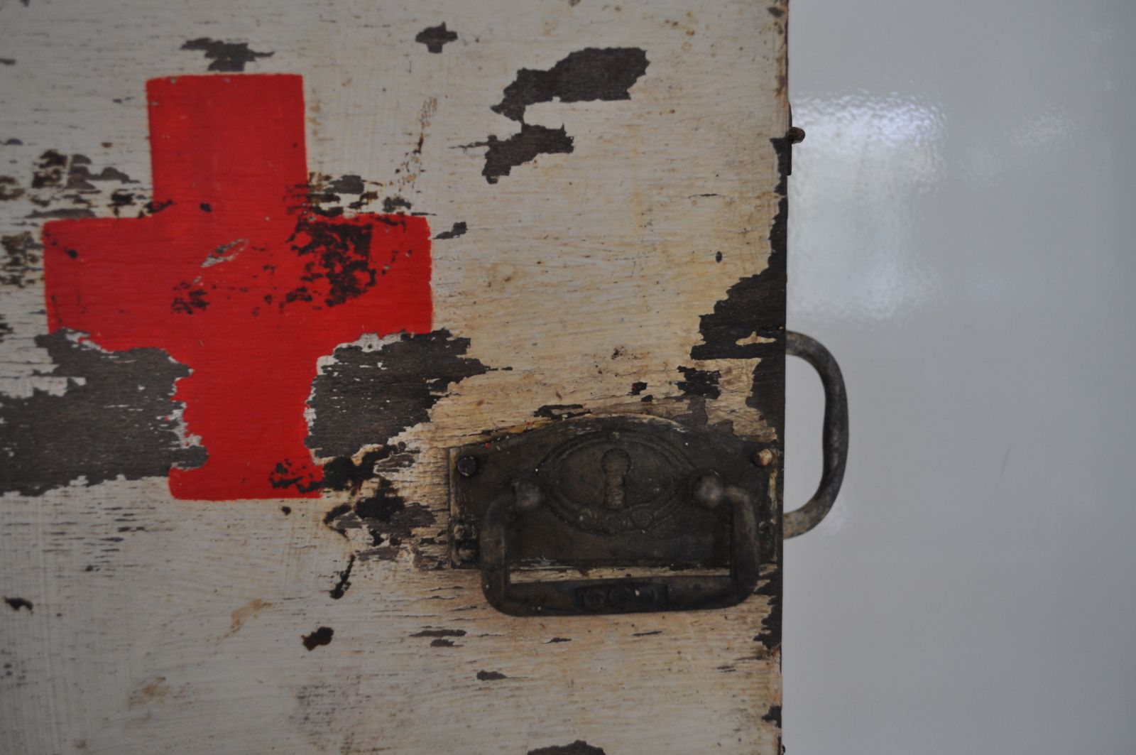 Vintage Wood Medical Box, First Aid Box photo 96.0